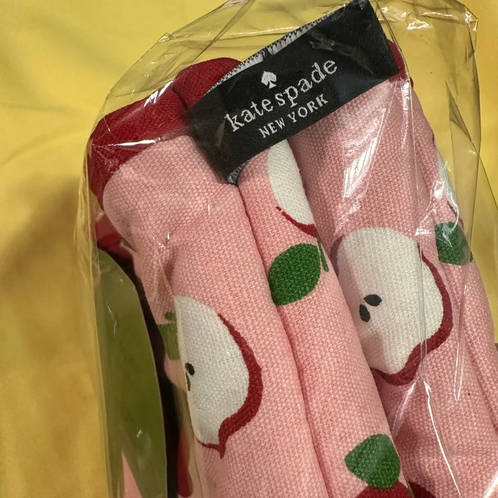NIB Kate Spade Pink and Red Apple Oven Mitts - Picture 3 of 5